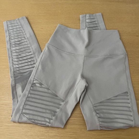 ALO Yoga Light Gray MOTO full length high waisted Leggings Women’s Size Small - Picture 2 of 6
